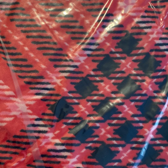NWT Victoria's Secret Red Plaid Fleece Blanket - Picture 5 of 5